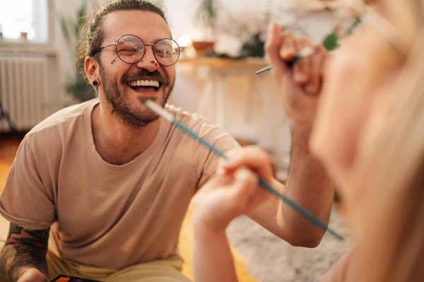 Quelle croisière permet de participer à des ateliers de peinture aquarelle avec des paysages marins?